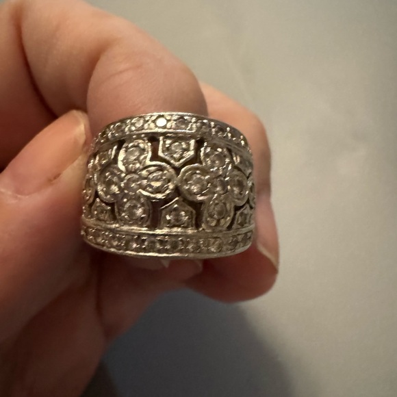 Jewelry - Elegant Silver Floral Ring in sterling silver